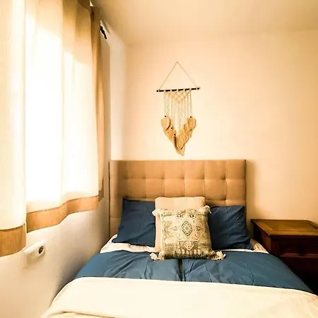 Del Mar 3 Bed Апартаменти *